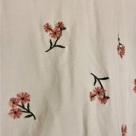 Floral Embroidered Short Sleeve Top - Picture 2 of 3
